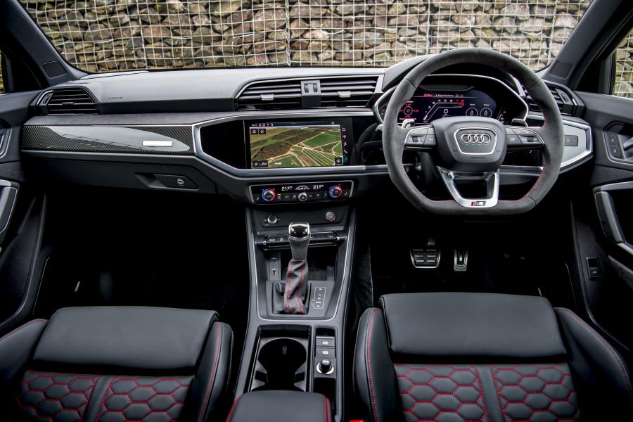 Торпедо Audi RS Q3 2019 года  (UK) (фото 13 из 63)